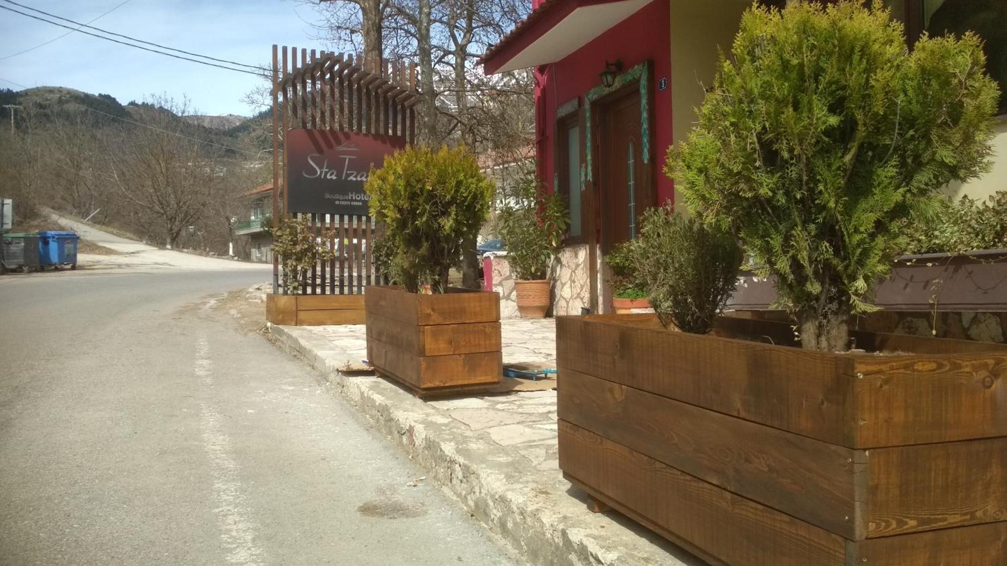 Xenonas Sta Tzakia Hotel Karpenisi Ngoại thất bức ảnh
