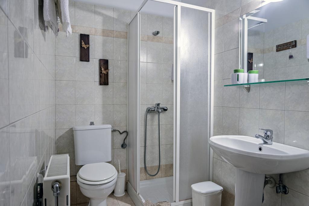 Xenonas Sta Tzakia Hotel Karpenisi Phòng bức ảnh