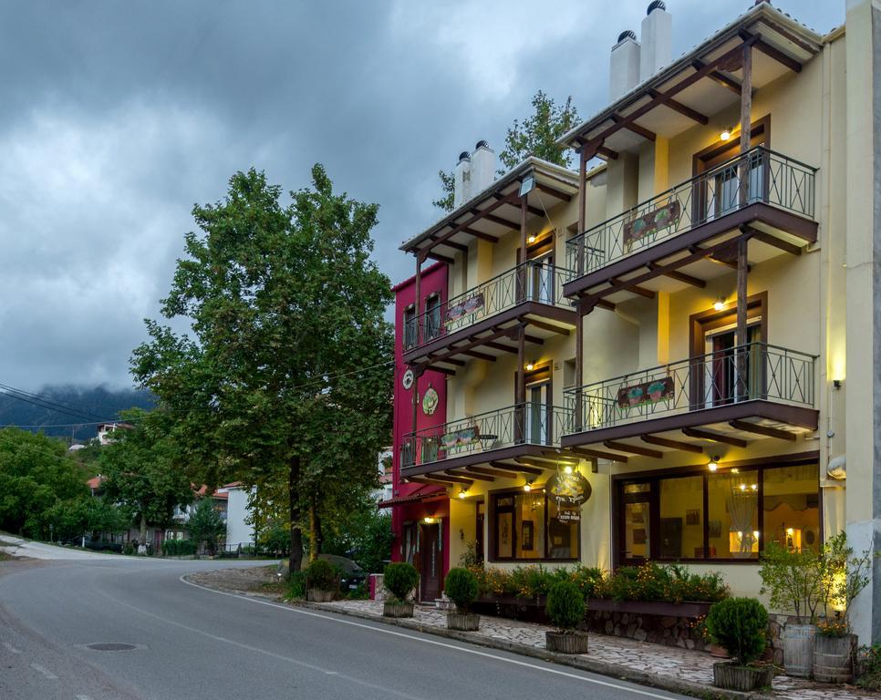 Xenonas Sta Tzakia Hotel Karpenisi Ngoại thất bức ảnh